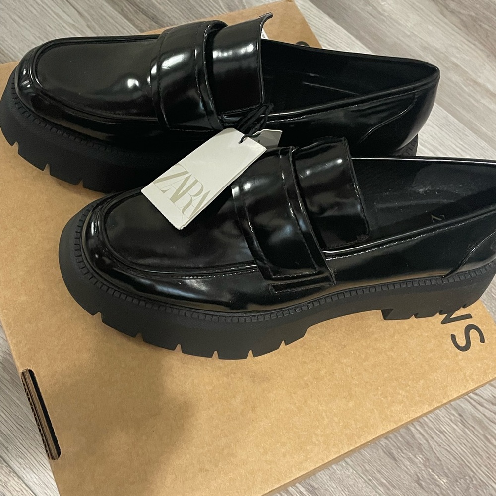 Zara NWT women’s loafers size 9